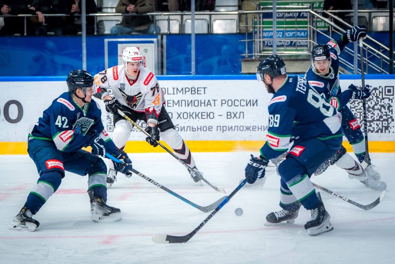 «Югра» снова обыграла «Омские Крылья» и довела счет в серии до 2:0 «Югра» снова обыграла «Омские Крылья» и довела счет в серии до 2:0