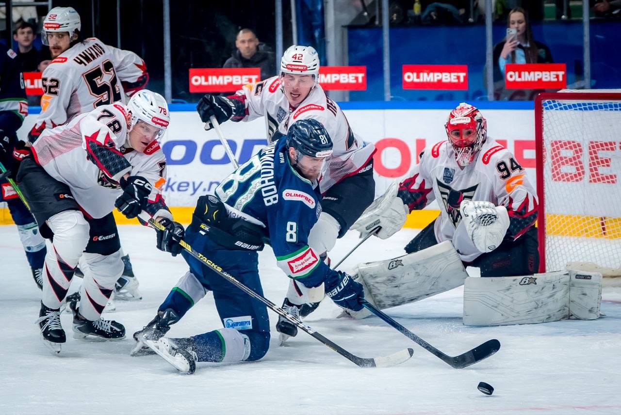 «Югра» снова обыграла «Омские Крылья» и довела счет в серии до 2:0 «Югра» снова обыграла «Омские Крылья» и довела счет в серии до 2:0