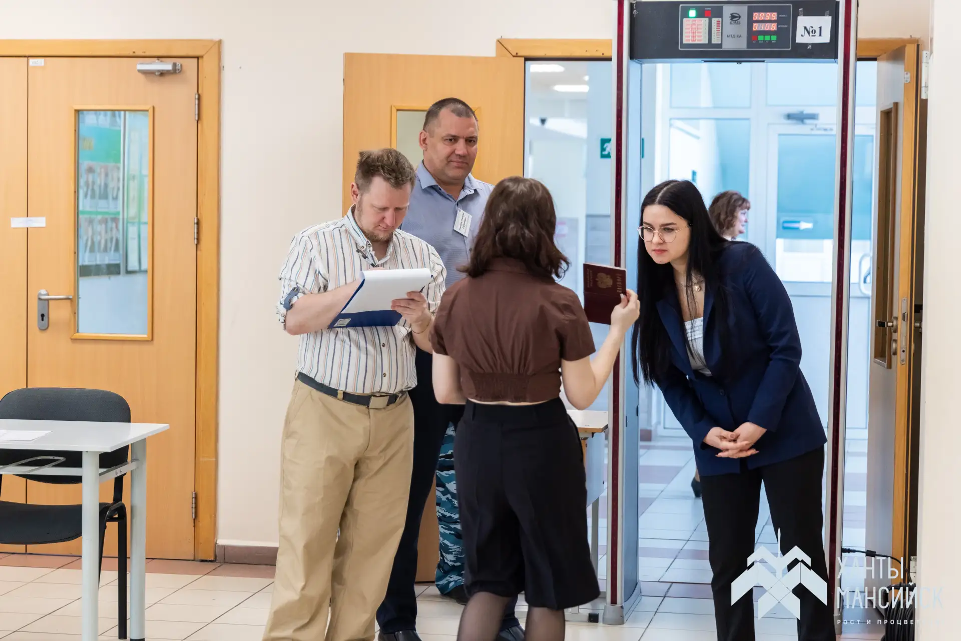 Более тысячи школьников окружной столицы приняли участие во всероссийском тренировочном мероприятии в формате ОГЭ