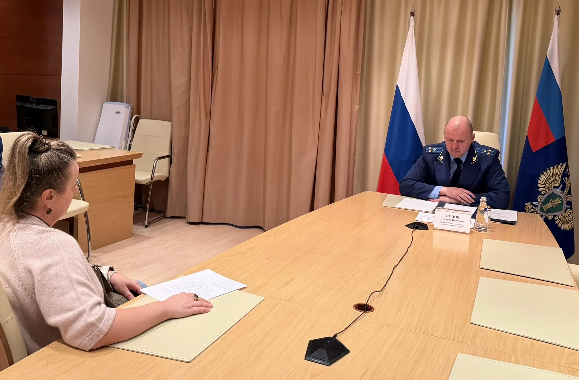 Прокурор округа Дмитрий Попов провел личный прием жителей городов Ханты-Мансийска, Нижневартовска, Мегиона и Когалыма Прокурор округа Дмитрий Попов провел личный прием жителей городов Ханты-Мансийска, Нижневартовска, Мегиона и Когалыма