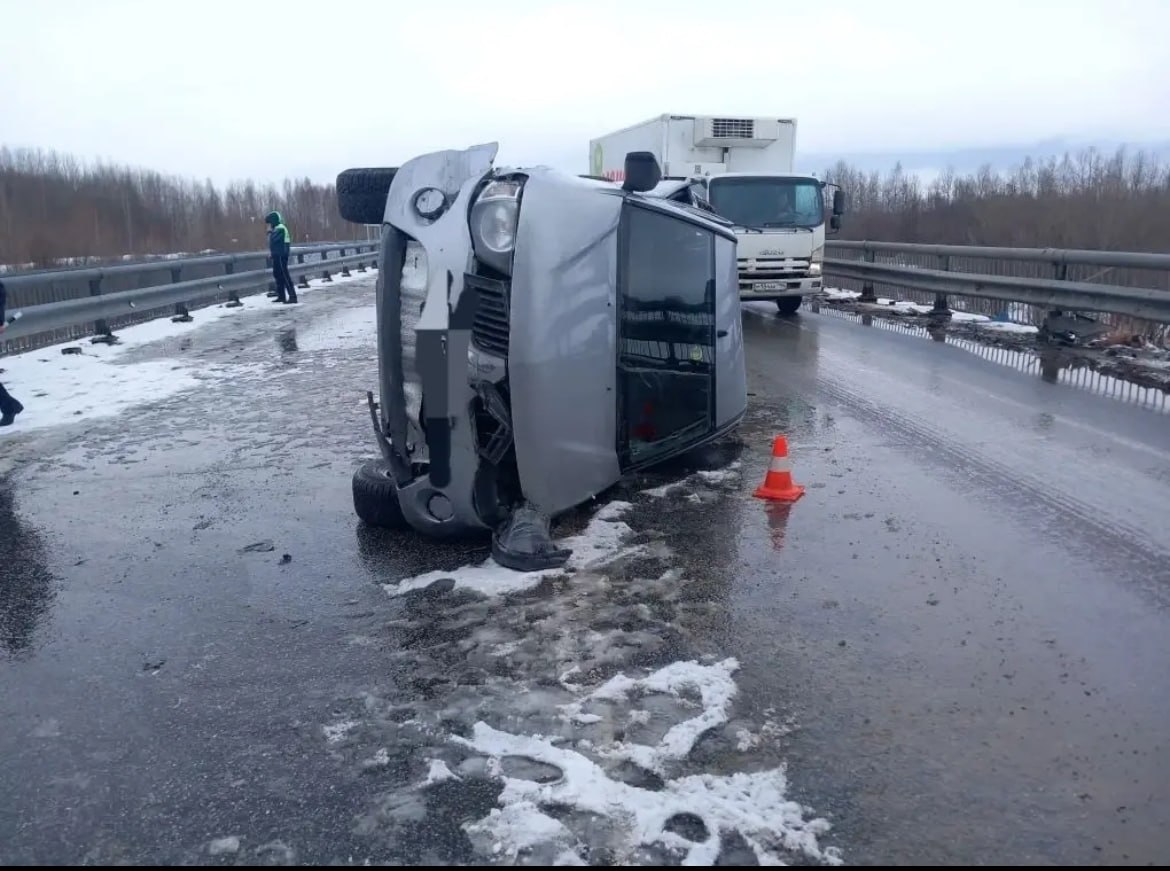 В Нефтеюганске обгон через сплошную завершился массовой аварией