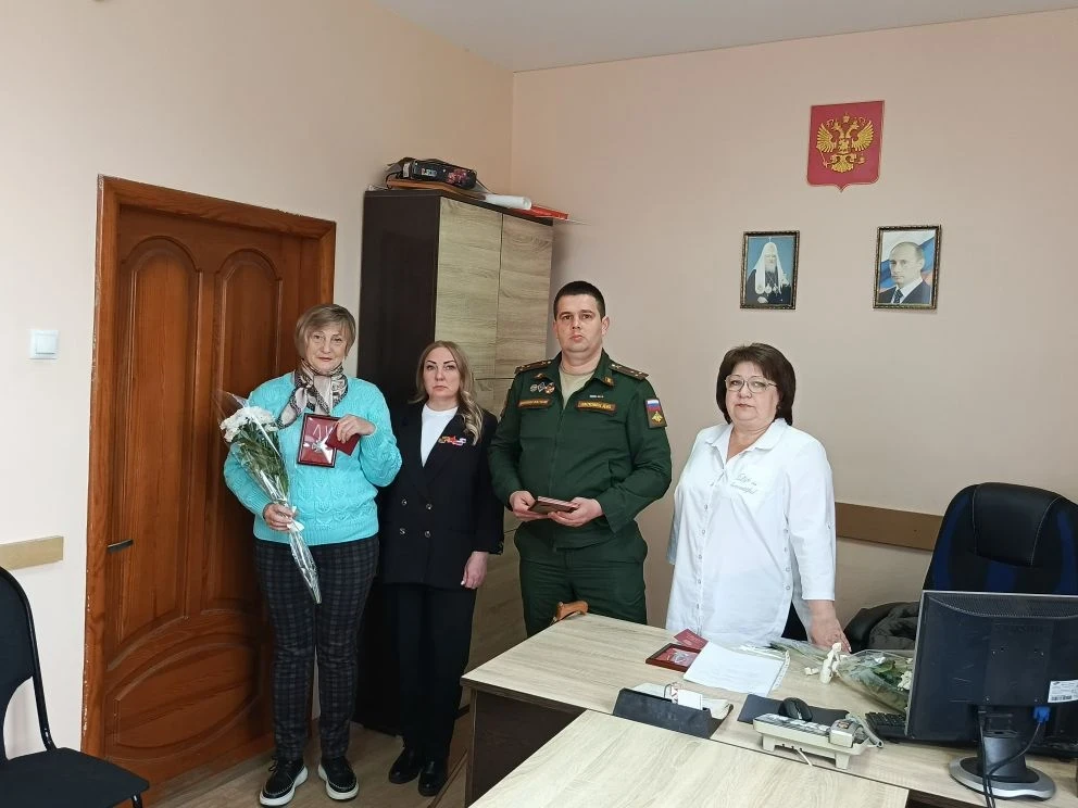 Сегодня почтили память и выразили глубочайшее уважение семьям тех, кто отдал свои жизни, защищая Родину в ходе специальной военной операции Сегодня почтили память и выразили глубочайшее уважение семьям тех, кто отдал свои жизни, защищая Родину в ходе специальной военной операции