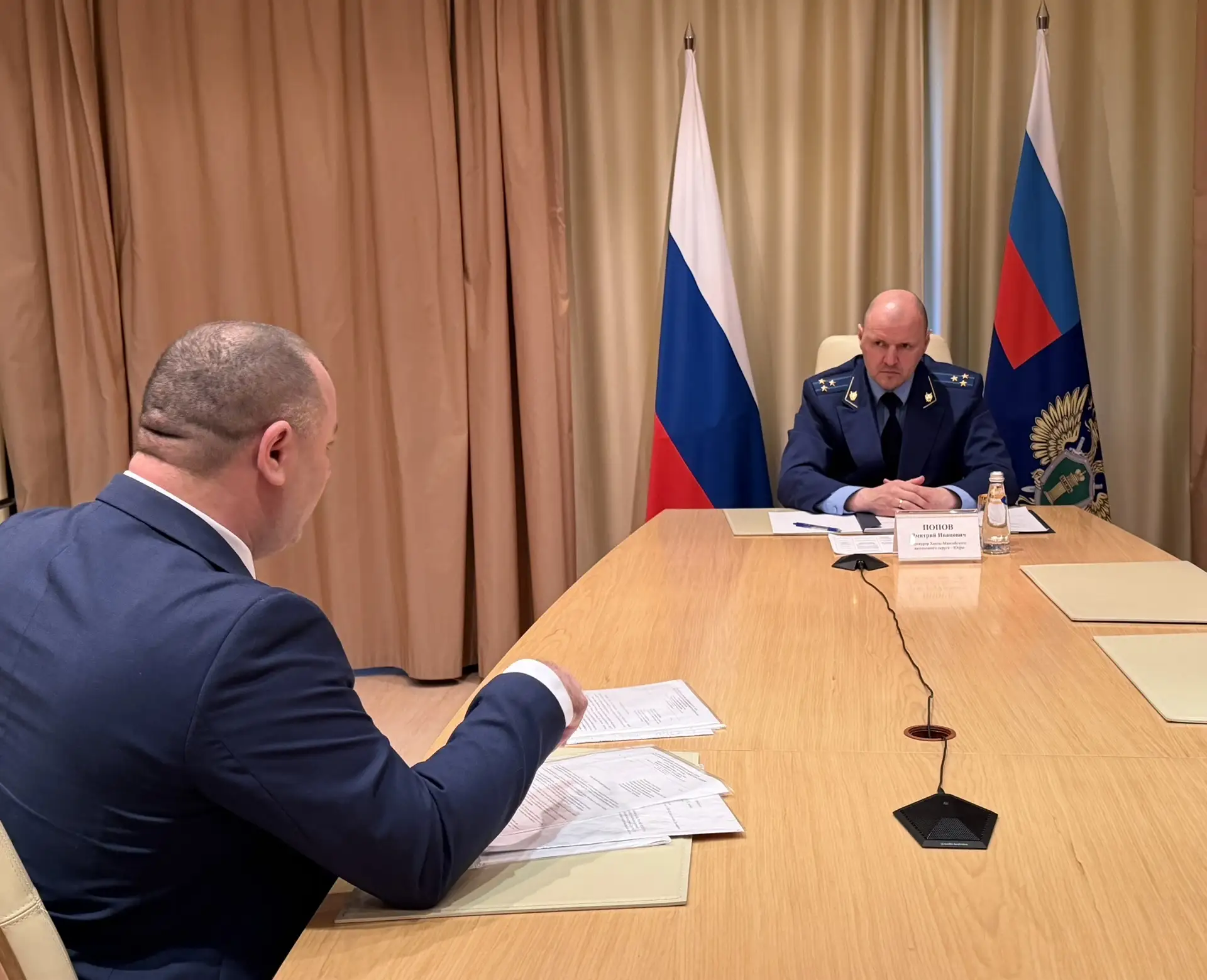 Прокурор округа Дмитрий Попов провел личный прием жителей городов Ханты-Мансийска, Нижневартовска, Мегиона и Когалыма Прокурор округа Дмитрий Попов провел личный прием жителей городов Ханты-Мансийска, Нижневартовска, Мегиона и Когалыма