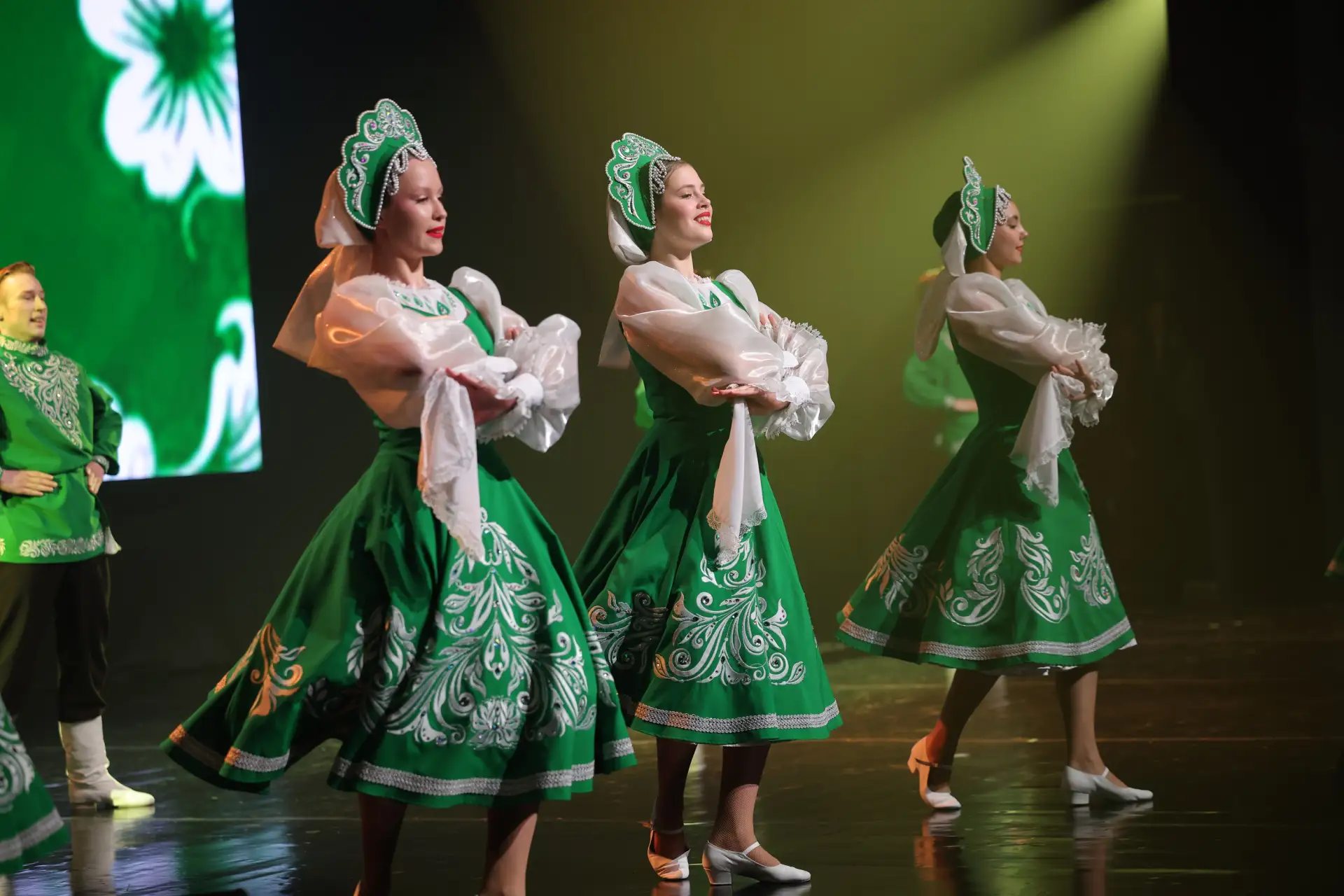 В Ханты-Мансийске проходит VII Всероссийский форум национального единства В Ханты-Мансийске проходит VII Всероссийский форум национального единства