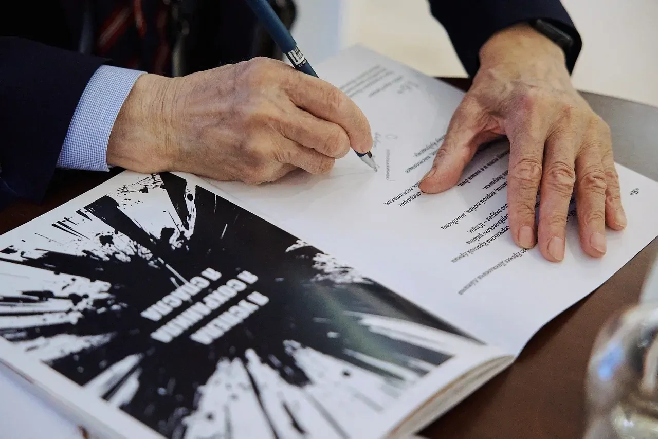 В Югре представили графическую новеллу по мотивам произведения хантыйского писателя В Югре представили графическую новеллу по мотивам произведения хантыйского писателя