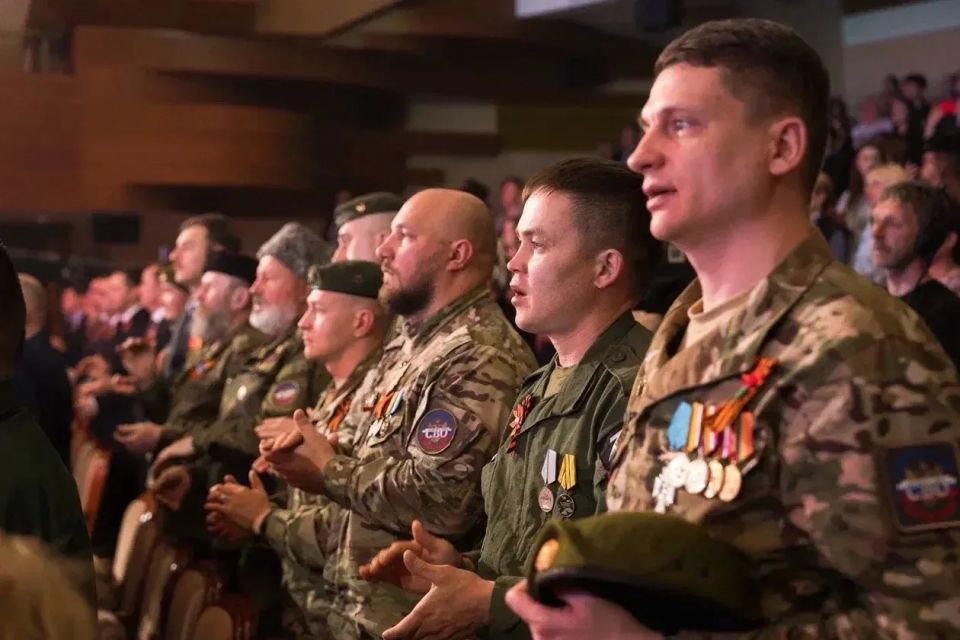 Руслан Кухарук: В преддверии 9 мая на праздничном концерте, посвященном 81-й годовщине Великой Победы, югорские творческие коллективы объединились, чтобы выразить признательность Героям, подарившим нам мирное небо Руслан Кухарук: В преддверии 9 мая на праздничном концерте, посвященном 81-й годовщине Великой Победы, югорские творческие коллективы объединились, чтобы выразить признательность Героям, подарившим нам мирное небо
