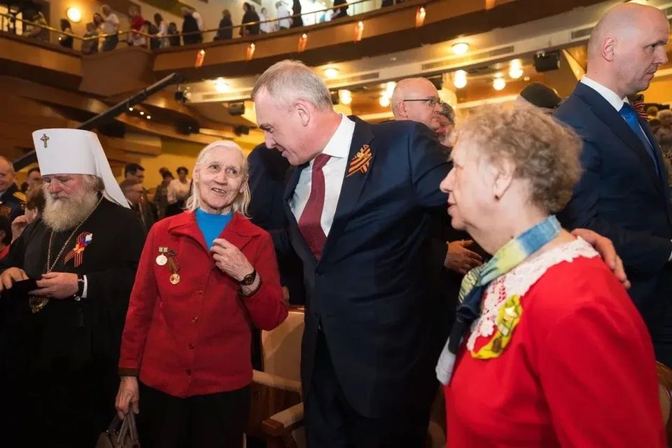 Руслан Кухарук: В преддверии 9 мая на праздничном концерте, посвященном 81-й годовщине Великой Победы, югорские творческие коллективы объединились, чтобы выразить признательность Героям, подарившим нам мирное небо Руслан Кухарук: В преддверии 9 мая на праздничном концерте, посвященном 81-й годовщине Великой Победы, югорские творческие коллективы объединились, чтобы выразить признательность Героям, подарившим нам мирное небо
