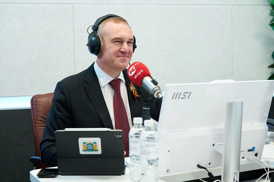 В День радио губернатор Югры Руслан Кухарук стал гостем прямого эфира окружного радио «Югра» В День радио губернатор Югры Руслан Кухарук стал гостем прямого эфира окружного радио «Югра»