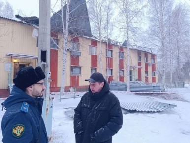 Прокуратура г. Пыть-Яха организовала проверку по факту срыва кровли многоквартирного дома из-за сильных порывов ветра
