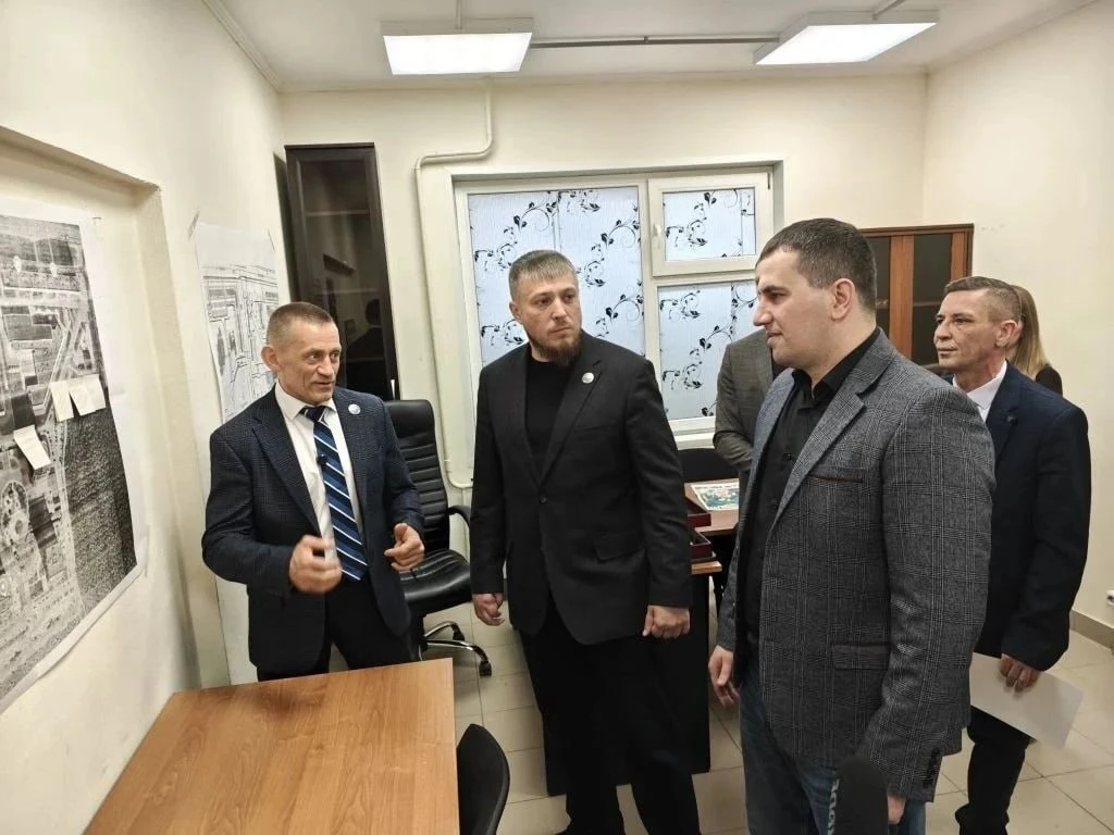 Депутат Думы Югры Дмитрий Аксёнов высоко оценил работу ТОС «Александрия» и центра «Формат» в Сургуте