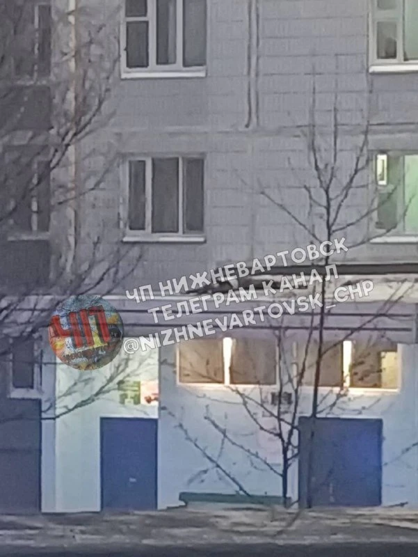 Женщина выпала из окна на Пермской, 8, пишут в городских пабликах Женщина выпала из окна на Пермской, 8, пишут в городских пабликах