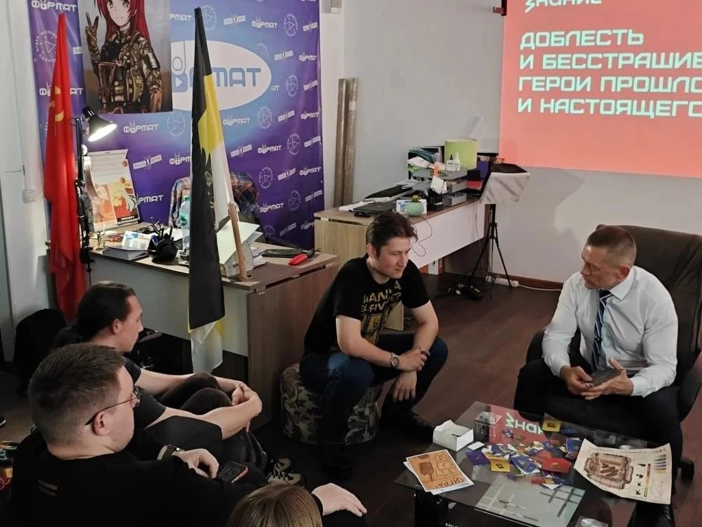 Депутат Думы Югры Дмитрий Аксёнов высоко оценил работу ТОС «Александрия» и центра «Формат» в Сургуте Депутат Думы Югры Дмитрий Аксёнов высоко оценил работу ТОС «Александрия» и центра «Формат» в Сургуте