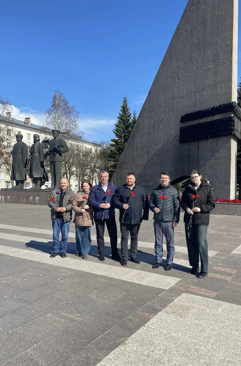 Сотрудники ТУ Росимущества в Вологодской области приняли участие в традиционной церемонии возложения цветов в память о героях ВОВ Сотрудники ТУ Росимущества в Вологодской области приняли участие в традиционной церемонии возложения цветов в память о героях ВОВ