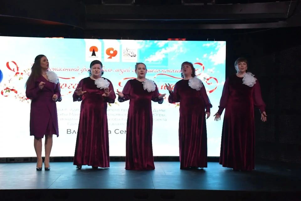 Хоровой коллектив ТОС № 33 «Северяночка из Сургута» вернулся с регионального фестиваля-конкурса людей старшего поколения «Многоликий Первомай» с призовым местом Хоровой коллектив ТОС № 33 «Северяночка из Сургута» вернулся с регионального фестиваля-конкурса людей старшего поколения «Многоликий Первомай» с призовым местом