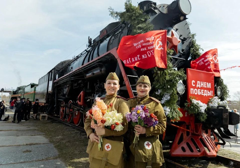 В Сургут прибыл ретропоезд «Эшелон Победы» В Сургут прибыл ретропоезд «Эшелон Победы»
