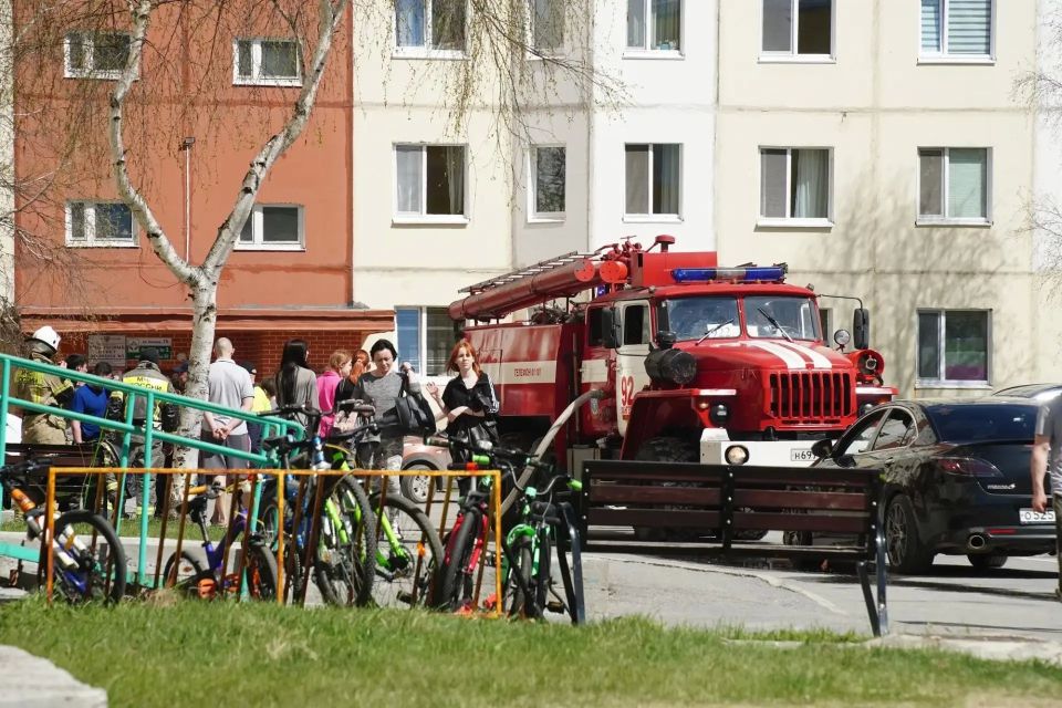 В Лангепасе огнеборцы ликвидировали пожар в многоквартирном доме В Лангепасе огнеборцы ликвидировали пожар в многоквартирном доме