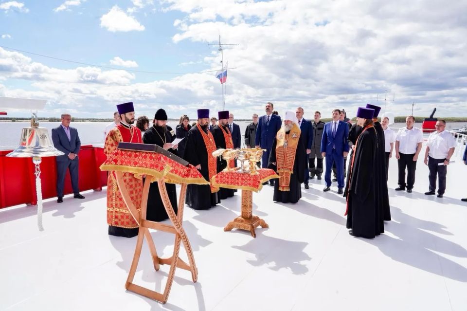 Новая югорская плавполиклиника отправилась в первый рейс Новая югорская плавполиклиника отправилась в первый рейс