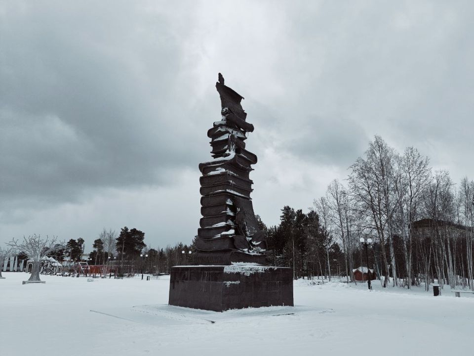 В донецкой преддождевой духоте как-то даже с грустью вспоминаю сибирские сугробы, по которым мы пробирались к площадкам В донецкой преддождевой духоте как-то даже с грустью вспоминаю сибирские сугробы, по которым мы пробирались к площадкам