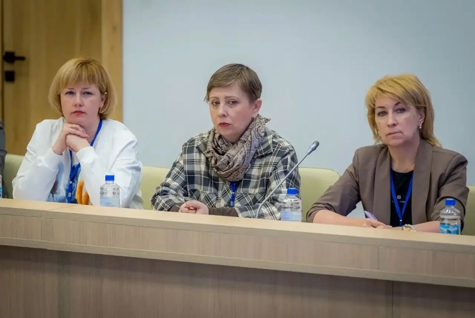 Не запрещать, а разговаривать: в Югре обсудили работу со студентами Не запрещать, а разговаривать: в Югре обсудили работу со студентами