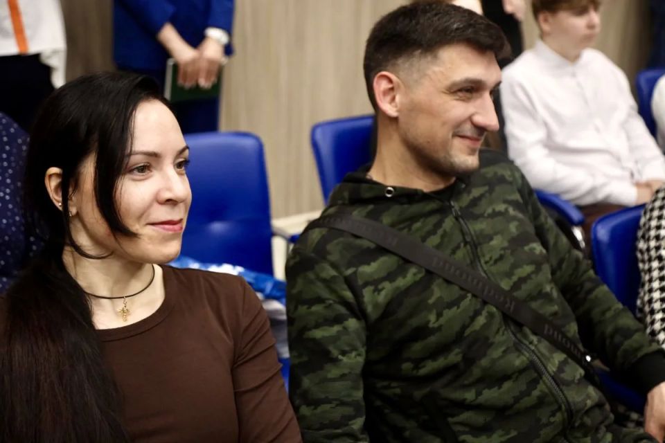 Вместе с заместителем председателя Думы Югры Натальей Леонидовной Западновой, заместителем губернатора автономного округа, директором департамента финансов Верой Аркадьевной Дюдиной, олимпийским чемпионом Максимом Храмцовым... Вместе с заместителем председателя Думы Югры Натальей Леонидовной Западновой, заместителем губернатора автономного округа, директором департамента финансов Верой Аркадьевной Дюдиной, олимпийским чемпионом Максимом Храмцовым...