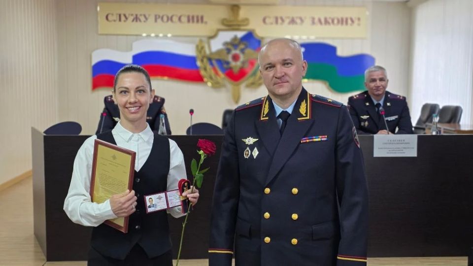 Рабочий визит начальника УМВД России по ХМАО–Югре генерал-майора полиции Сергея Ветохина в г. Сургут: напутствие молодым сотрудникам и память о героях Рабочий визит начальника УМВД России по ХМАО–Югре генерал-майора полиции Сергея Ветохина в г. Сургут: напутствие молодым сотрудникам и память о героях
