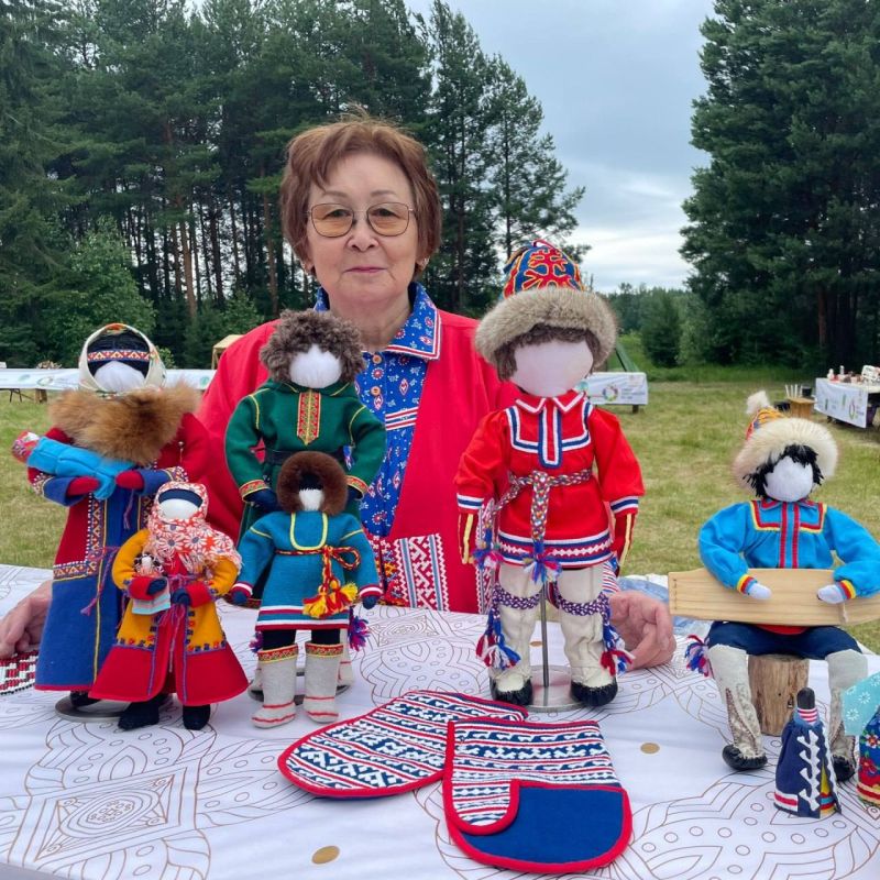 Сила традиций: мастерица из Югры уже тридцать лет создает уникальную национальную одежду Сила традиций: мастерица из Югры уже тридцать лет создает уникальную национальную одежду
