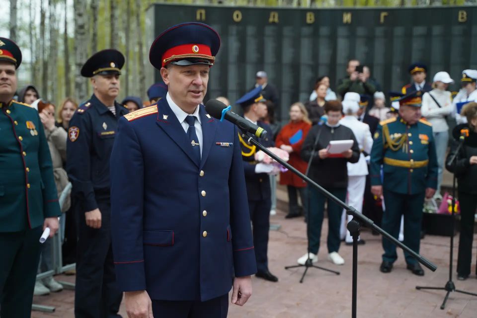 В Парке Победы города Ханты-Мансийска состоялась торжественная церемония принятия клятвы кадета воспитанниками подшефной кадетской школы-интерната имени Героя Советского Союза Безноскова Ивана Захаровича В Парке Победы города Ханты-Мансийска состоялась торжественная церемония принятия клятвы кадета воспитанниками подшефной кадетской школы-интерната имени Героя Советского Союза Безноскова Ивана Захаровича