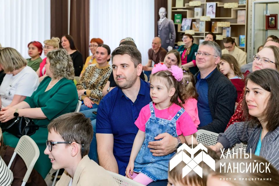 Самых читающих жителей Ханты-Мансийска наградили в библиотеке №6 Самых читающих жителей Ханты-Мансийска наградили в библиотеке №6