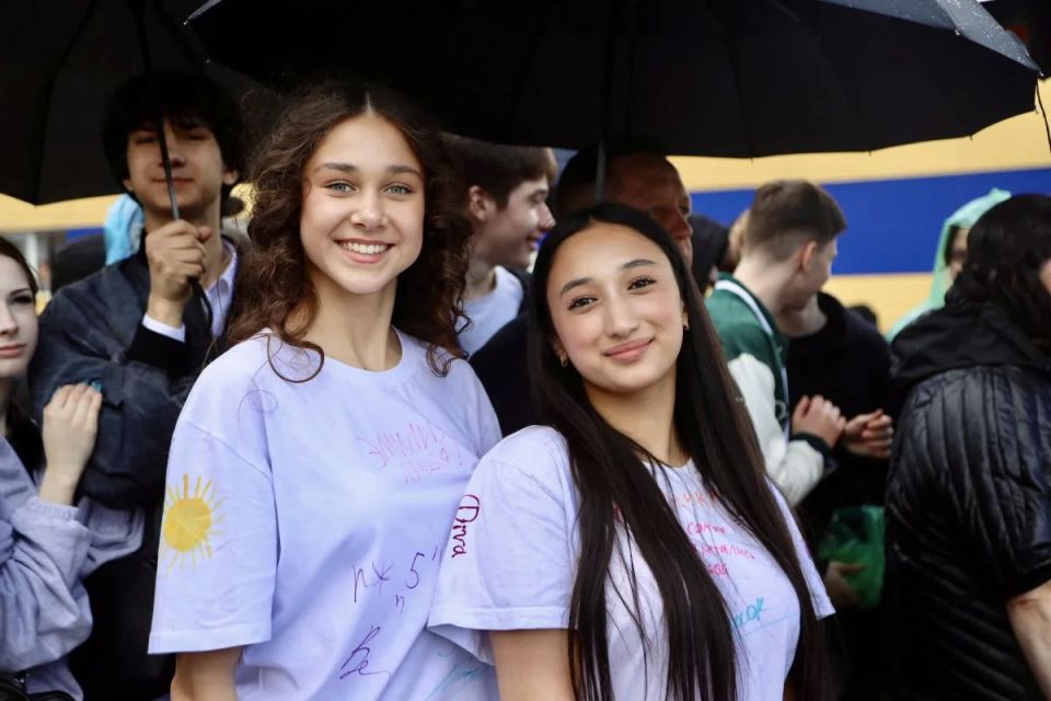 Продолжаем озеленять наш любимый Нижневартовск! Сегодня в городе появилась новая зелёная зона — рядом со спортивным комплексом «Олимпия» высадили более 120 кустарников сирени венгерской и декоративных сортов спиреи Продолжаем озеленять наш любимый Нижневартовск! Сегодня в городе появилась новая зелёная зона — рядом со спортивным комплексом «Олимпия» высадили более 120 кустарников сирени венгерской и декоративных сортов спиреи