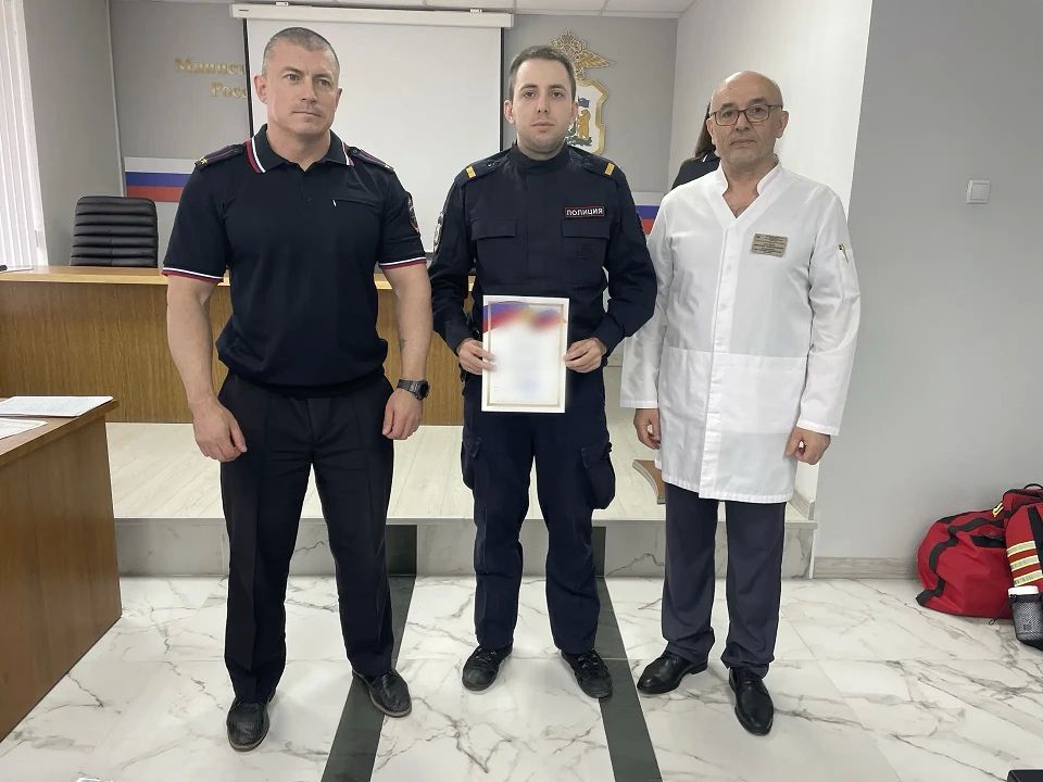 Сотрудники отделения скорой медицинской помощи г. Когалыма поблагодарило полицейских за помощь в метель Сотрудники отделения скорой медицинской помощи г. Когалыма поблагодарило полицейских за помощь в метель