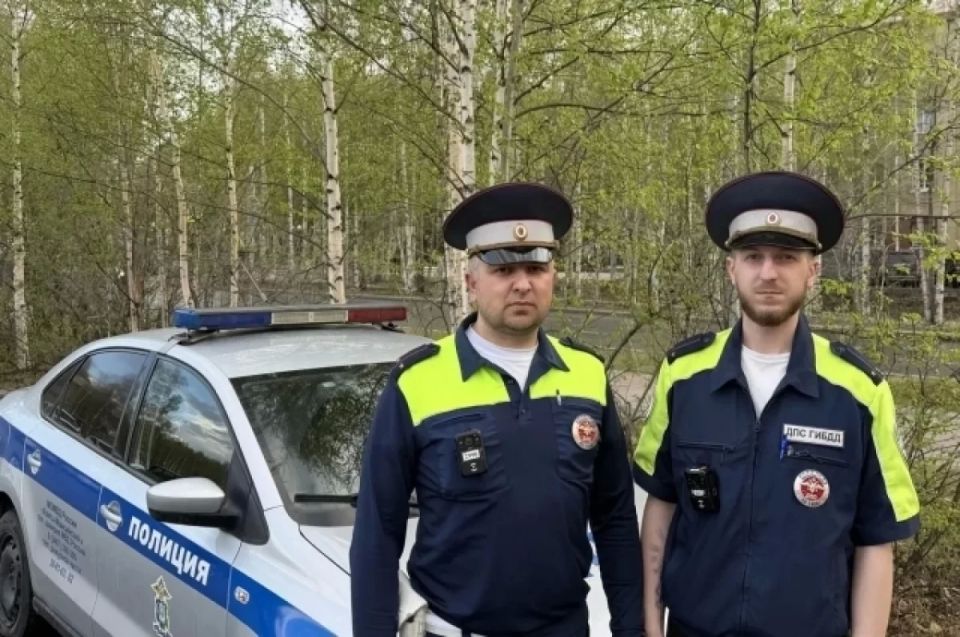 Вынес на руках. Инспектор ДПС спас девочку во время пожара в частном доме