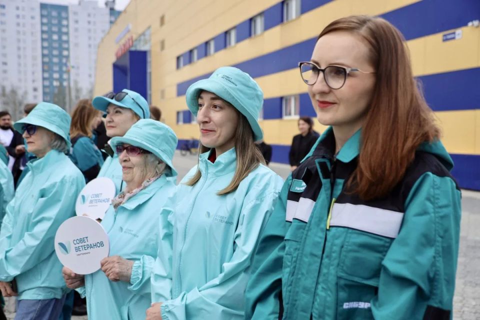 Продолжаем озеленять наш любимый Нижневартовск! Сегодня в городе появилась новая зелёная зона — рядом со спортивным комплексом «Олимпия» высадили более 120 кустарников сирени венгерской и декоративных сортов спиреи Продолжаем озеленять наш любимый Нижневартовск! Сегодня в городе появилась новая зелёная зона — рядом со спортивным комплексом «Олимпия» высадили более 120 кустарников сирени венгерской и декоративных сортов спиреи