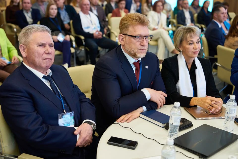 Бизнес и власть объединились для диалога в Ханты-Мансийске Бизнес и власть объединились для диалога в Ханты-Мансийске