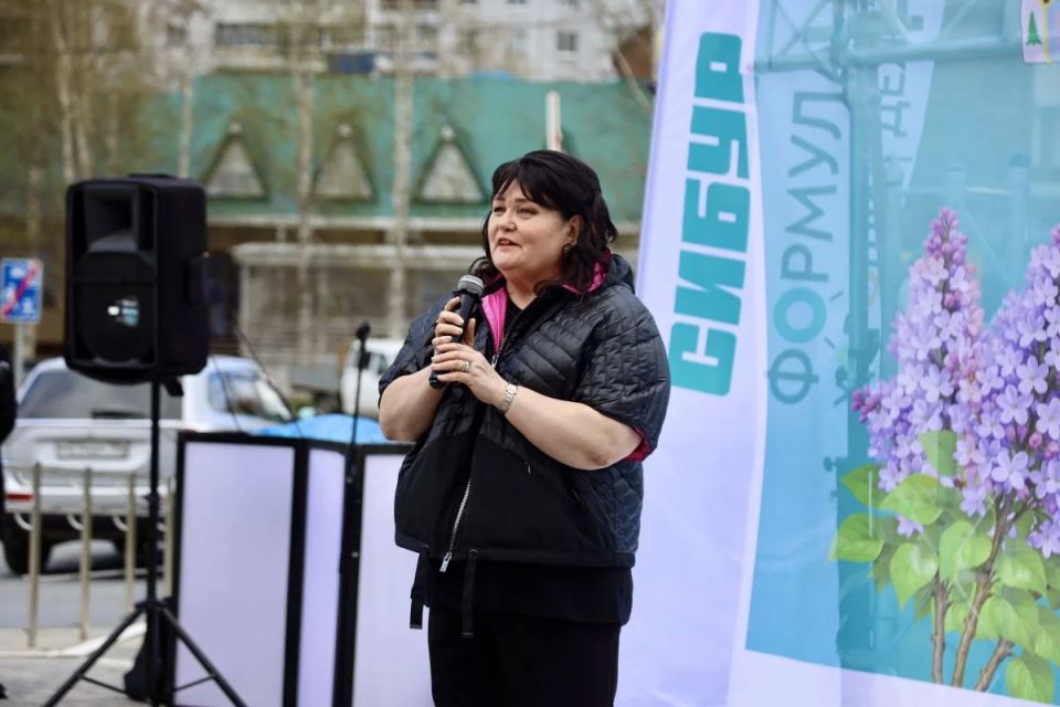 Продолжаем озеленять наш любимый Нижневартовск! Сегодня в городе появилась новая зелёная зона — рядом со спортивным комплексом «Олимпия» высадили более 120 кустарников сирени венгерской и декоративных сортов спиреи Продолжаем озеленять наш любимый Нижневартовск! Сегодня в городе появилась новая зелёная зона — рядом со спортивным комплексом «Олимпия» высадили более 120 кустарников сирени венгерской и декоративных сортов спиреи