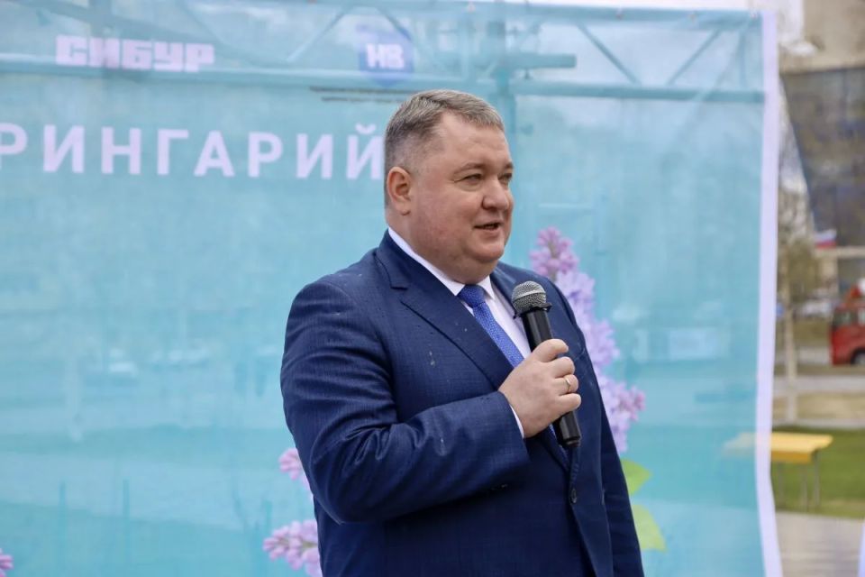 Продолжаем озеленять наш любимый Нижневартовск! Сегодня в городе появилась новая зелёная зона — рядом со спортивным комплексом «Олимпия» высадили более 120 кустарников сирени венгерской и декоративных сортов спиреи Продолжаем озеленять наш любимый Нижневартовск! Сегодня в городе появилась новая зелёная зона — рядом со спортивным комплексом «Олимпия» высадили более 120 кустарников сирени венгерской и декоративных сортов спиреи