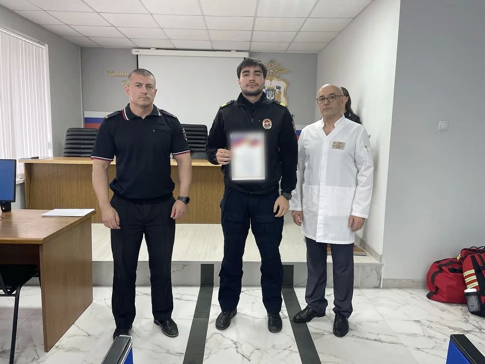 Сотрудники отделения скорой медицинской помощи г. Когалыма поблагодарило полицейских за помощь в метель Сотрудники отделения скорой медицинской помощи г. Когалыма поблагодарило полицейских за помощь в метель