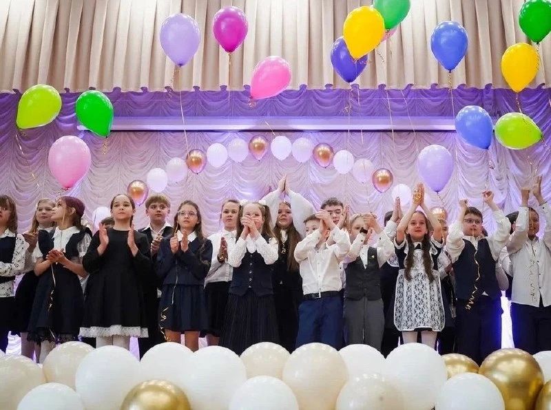 В школах Югры прозвенел последний звонок В школах Югры прозвенел последний звонок