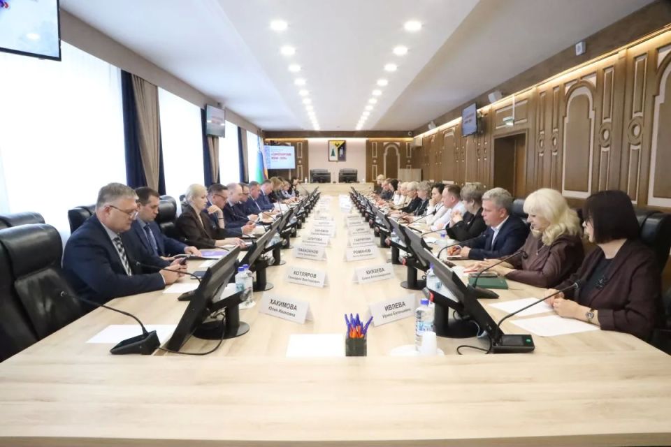 Провёл заседание организационного комитета по подготовке к фестивалю искусств, труда и спорта «Самотлорские ночи» Провёл заседание организационного комитета по подготовке к фестивалю искусств, труда и спорта «Самотлорские ночи»