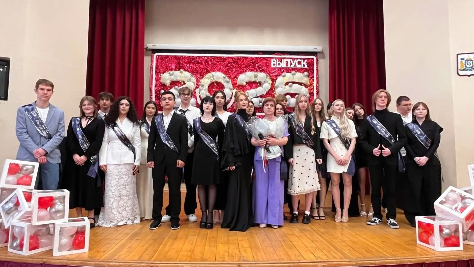 В школах Югры прозвенел последний звонок В школах Югры прозвенел последний звонок