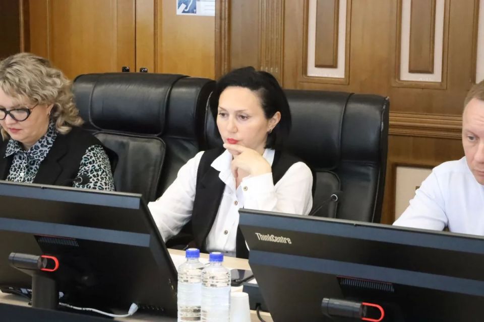 Провёл заседание организационного комитета по подготовке к фестивалю искусств, труда и спорта «Самотлорские ночи» Провёл заседание организационного комитета по подготовке к фестивалю искусств, труда и спорта «Самотлорские ночи»