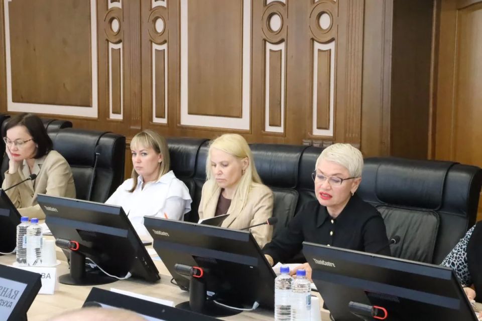 Провёл заседание организационного комитета по подготовке к фестивалю искусств, труда и спорта «Самотлорские ночи» Провёл заседание организационного комитета по подготовке к фестивалю искусств, труда и спорта «Самотлорские ночи»