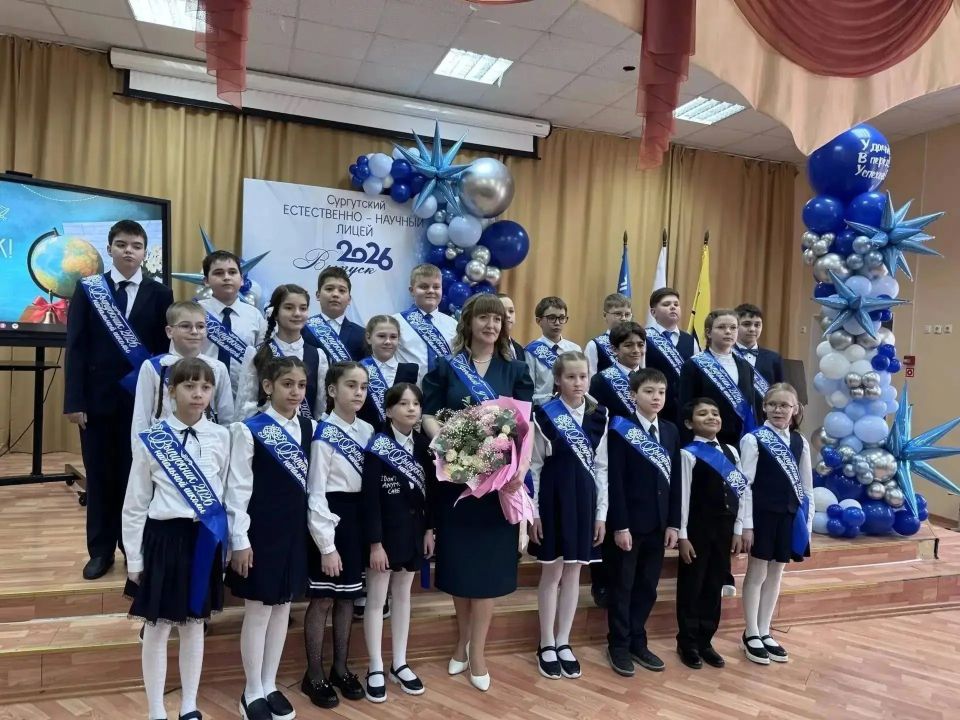 В школах Югры прозвенел последний звонок В школах Югры прозвенел последний звонок