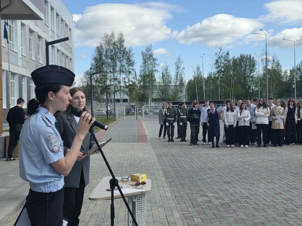 Госавтоинспекция Югры поздравляет выпускников с окончанием школы! Госавтоинспекция Югры поздравляет выпускников с окончанием школы!