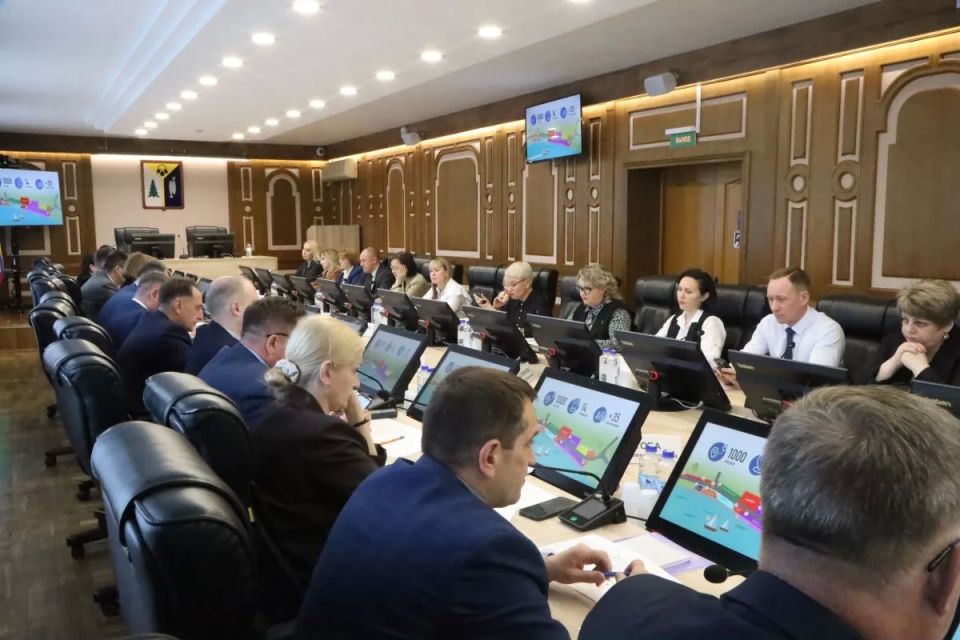 Провёл заседание организационного комитета по подготовке к фестивалю искусств, труда и спорта «Самотлорские ночи» Провёл заседание организационного комитета по подготовке к фестивалю искусств, труда и спорта «Самотлорские ночи»