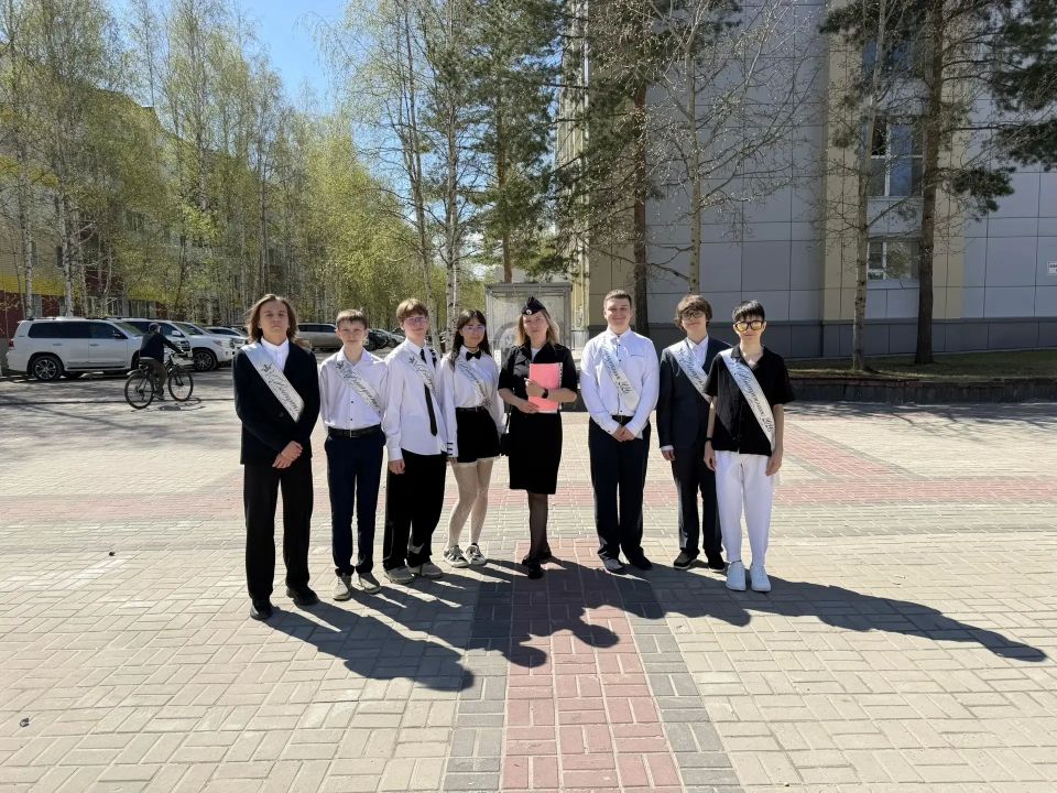 Госавтоинспекция Югры поздравляет выпускников с окончанием школы! Госавтоинспекция Югры поздравляет выпускников с окончанием школы!