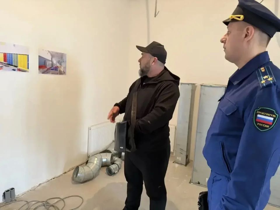 Прокурор Нижневартовского района проинспектировал выполнение работ по капитальному ремонту социально-значимых объектов на территории г. Покачи Прокурор Нижневартовского района проинспектировал выполнение работ по капитальному ремонту социально-значимых объектов на территории г. Покачи