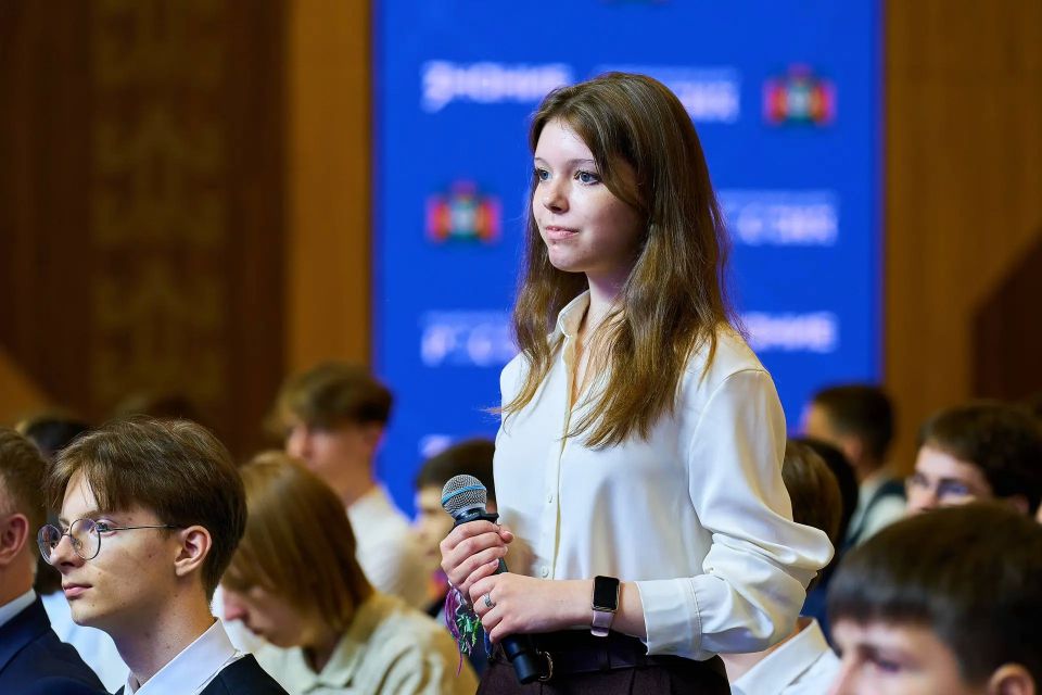 Руслан Кухарук: Провел профориентационную встречу «Будущее региона: профессии и перспективы», организованную Российским обществом «Знание» в рамках курса внеурочной деятельности «Россия – мои горизонты» Руслан Кухарук: Провел профориентационную встречу «Будущее региона: профессии и перспективы», организованную Российским обществом «Знание» в рамках курса внеурочной деятельности «Россия – мои горизонты»