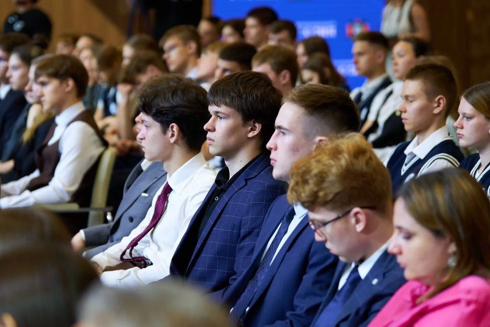 Руслан Кухарук: Провел профориентационную встречу «Будущее региона: профессии и перспективы», организованную Российским обществом «Знание» в рамках курса внеурочной деятельности «Россия – мои горизонты» Руслан Кухарук: Провел профориентационную встречу «Будущее региона: профессии и перспективы», организованную Российским обществом «Знание» в рамках курса внеурочной деятельности «Россия – мои горизонты»