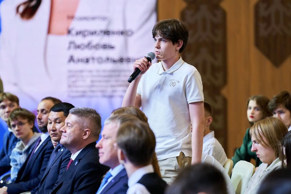 Руслан Кухарук: Провел профориентационную встречу «Будущее региона: профессии и перспективы», организованную Российским обществом «Знание» в рамках курса внеурочной деятельности «Россия – мои горизонты» Руслан Кухарук: Провел профориентационную встречу «Будущее региона: профессии и перспективы», организованную Российским обществом «Знание» в рамках курса внеурочной деятельности «Россия – мои горизонты»