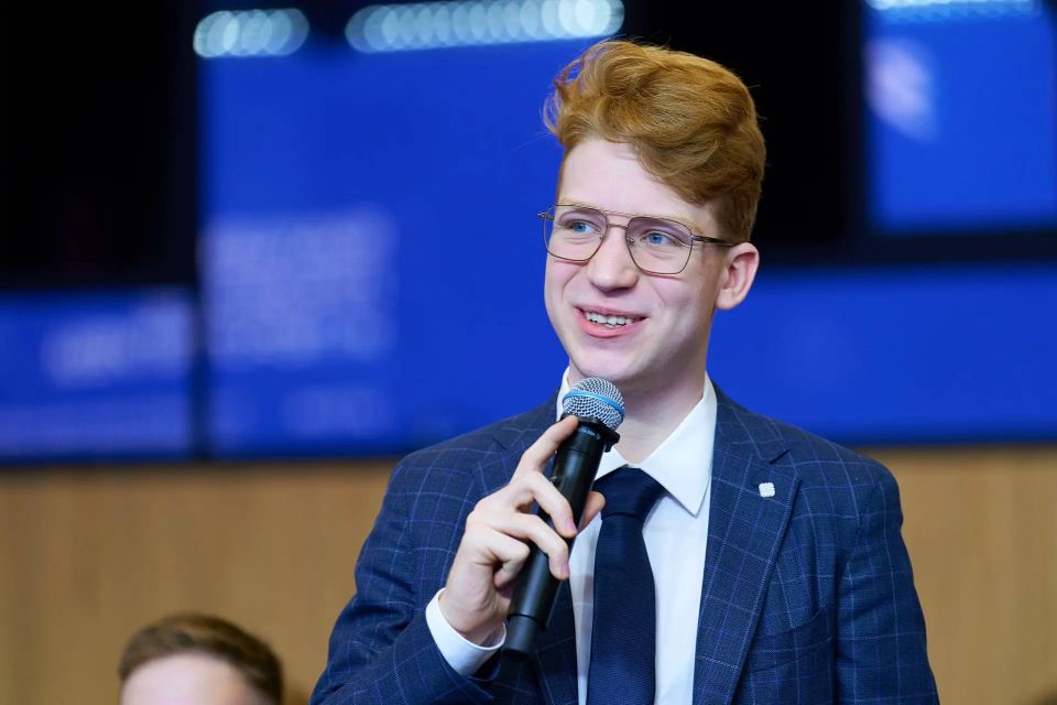 Руслан Кухарук: Провел профориентационную встречу «Будущее региона: профессии и перспективы», организованную Российским обществом «Знание» в рамках курса внеурочной деятельности «Россия – мои горизонты» Руслан Кухарук: Провел профориентационную встречу «Будущее региона: профессии и перспективы», организованную Российским обществом «Знание» в рамках курса внеурочной деятельности «Россия – мои горизонты»